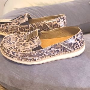 Ariat cheetah print cruiser